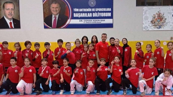Körfez’in genç ve minik karatecileri 23 madalya aldılar